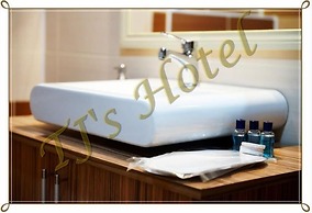 TJ's Hotel