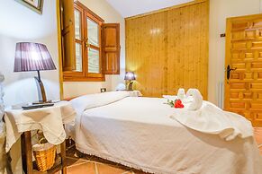 La Casita con jardín frente a la cascada