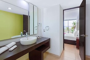 Ramada by Wyndham Acapulco Hotel & Suites
