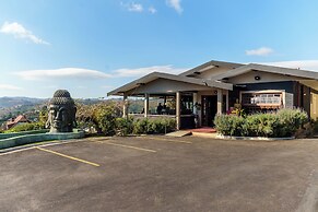 Chris Wellness Resort Hotel