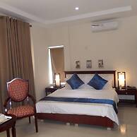 Rightgate Hotel & Suites