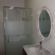 Rightgate Hotel & Suites