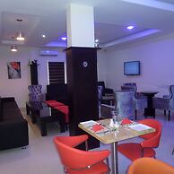 Rightgate Hotel & Suites