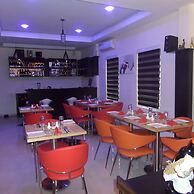 Rightgate Hotel & Suites