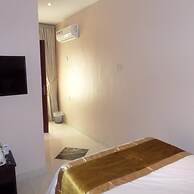 Rightgate Hotel & Suites