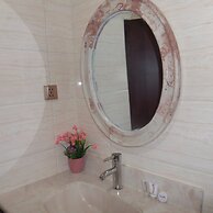 Rightgate Hotel & Suites