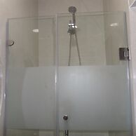 Rightgate Hotel & Suites