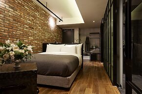 9 Brick Hotel