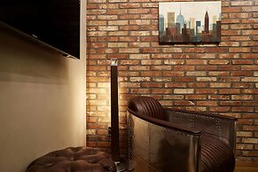 9 Brick Hotel
