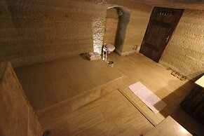 Family Cave Suites Hotel