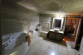 Family Cave Suites Hotel