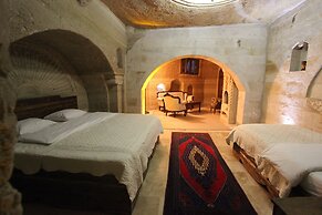Family Cave Suites Hotel