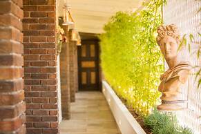 S3 Orange Exclusive Hotel