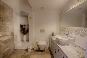 S3 Orange Exclusive Hotel