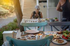 S3 Orange Exclusive Hotel