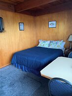 Curley's Resort & Dive Center