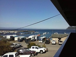 Curley's Resort & Dive Center