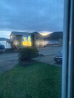 Curley's Resort & Dive Center