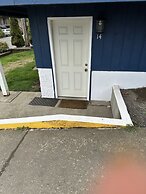 Curley's Resort & Dive Center