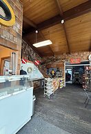 Curley's Resort & Dive Center