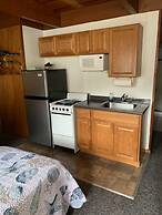 Curley's Resort & Dive Center