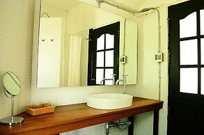 Early Bird Bed & Breakfast - Adults Only