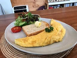 Early Bird Bed & Breakfast - Adults Only