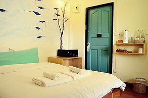 Early Bird Bed & Breakfast - Adults Only