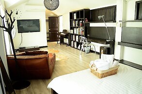 Early Bird Bed & Breakfast - Adults Only