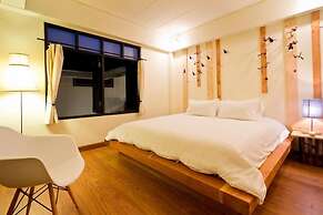 Early Bird Bed & Breakfast - Adults Only