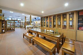 Jinsa Lakeside View Hotel