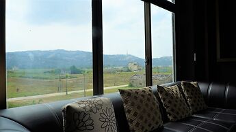 Jinsa Lakeside View Hotel