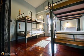 Talardkao Balcony Krabi - Hostel