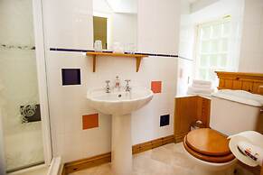 Polraen Country House