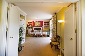 Polraen Country House