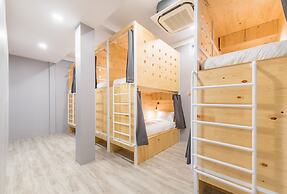 Nornyaowarat Hostel