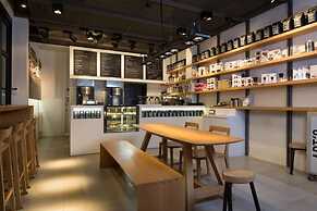 White House Asoke Sukhumvit 18