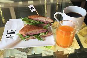 White House Asoke Sukhumvit 18