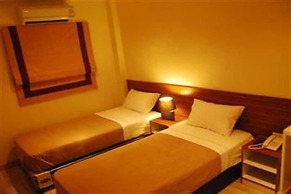 White House Asoke Sukhumvit 18