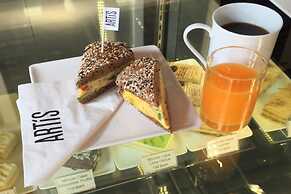 White House Asoke Sukhumvit 18