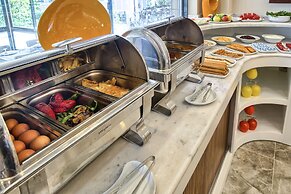 City Hotel Residence