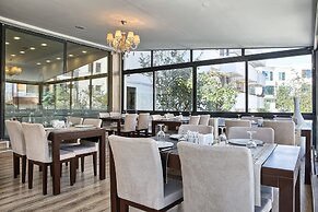 City Hotel Residence