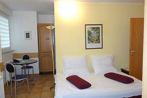 Tolstov-Hotels Big 2 Room Roßstrasse Apartment