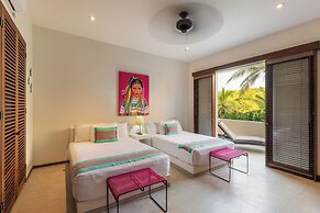 Marea Beachfront Villas