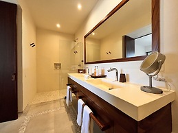 Marea Beachfront Villas