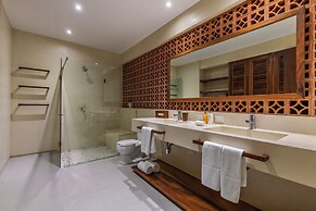 Marea Beachfront Villas