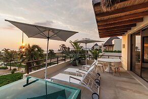 Marea Beachfront Villas