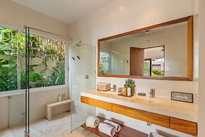 Marea Beachfront Villas