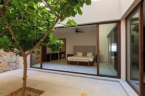 Marea Beachfront Villas