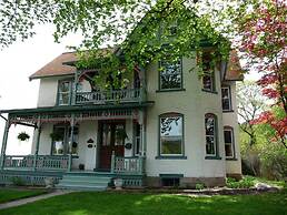 Victorian Loft B & B